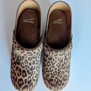 Dansko Professional Leppard Suede Clogs 39 (8.5/9)